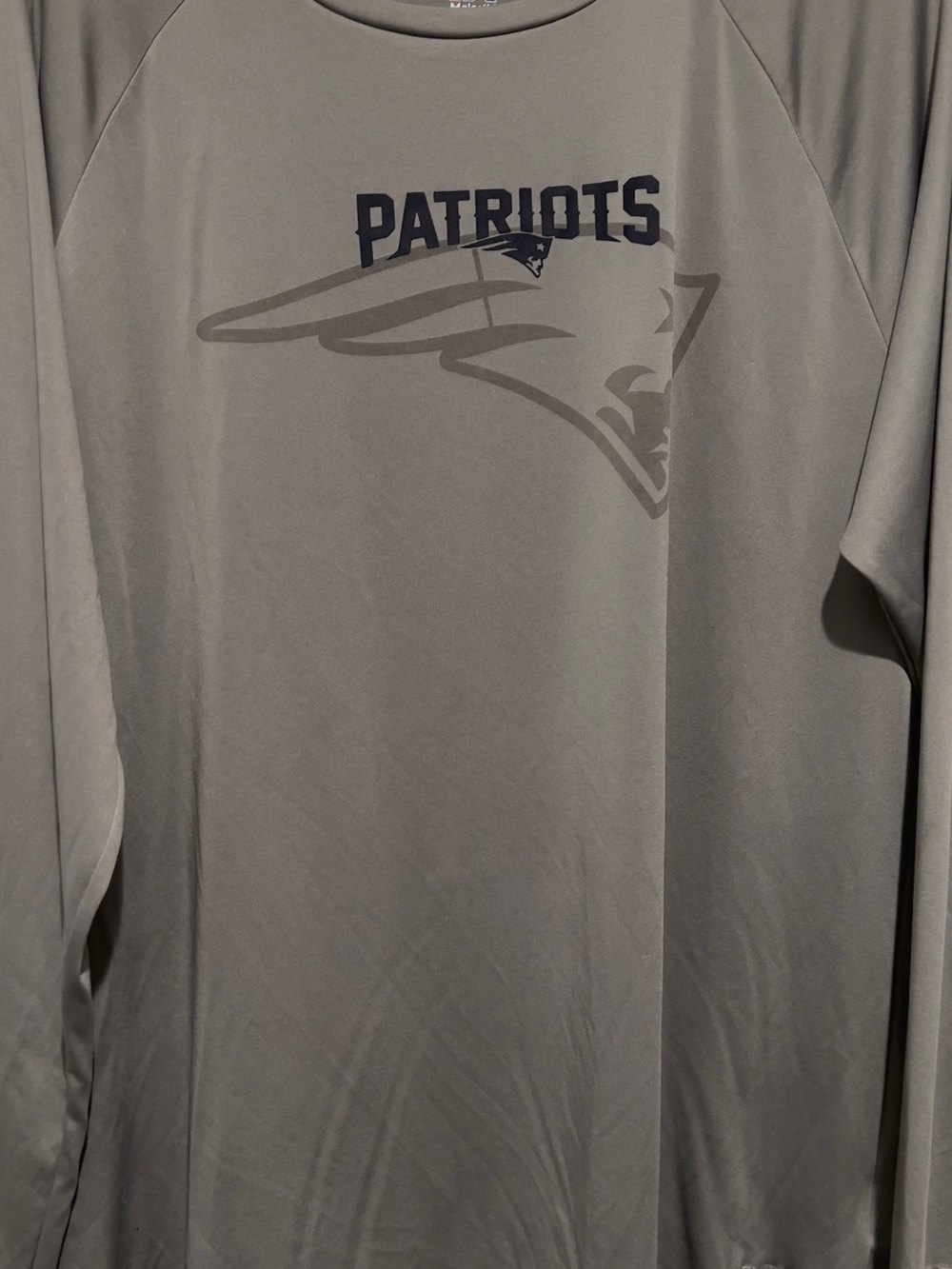 Majestic Gray Patriots Long Sleeve Performance Tee, size Xl great condition